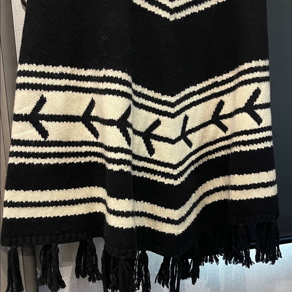 Chic Black and White A-Line Skirt with Fringe - Picture 3 of 5